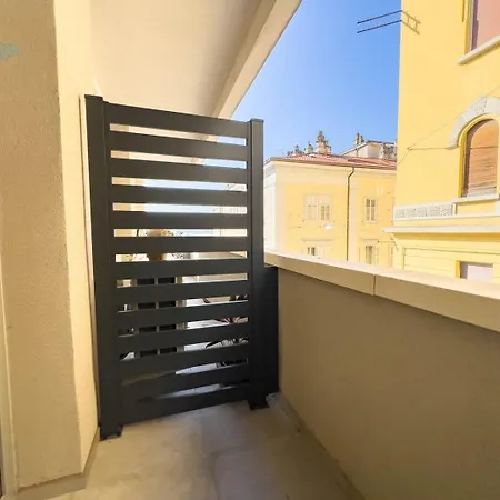 Blue Life 2a Tirabora Short Rent Τεργέστη
